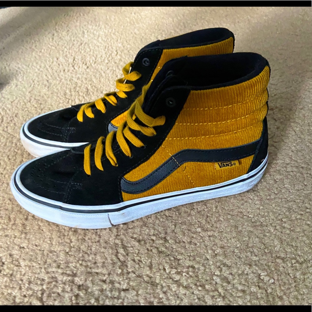 Super rare NEW Corduroy Yellow Black Vans